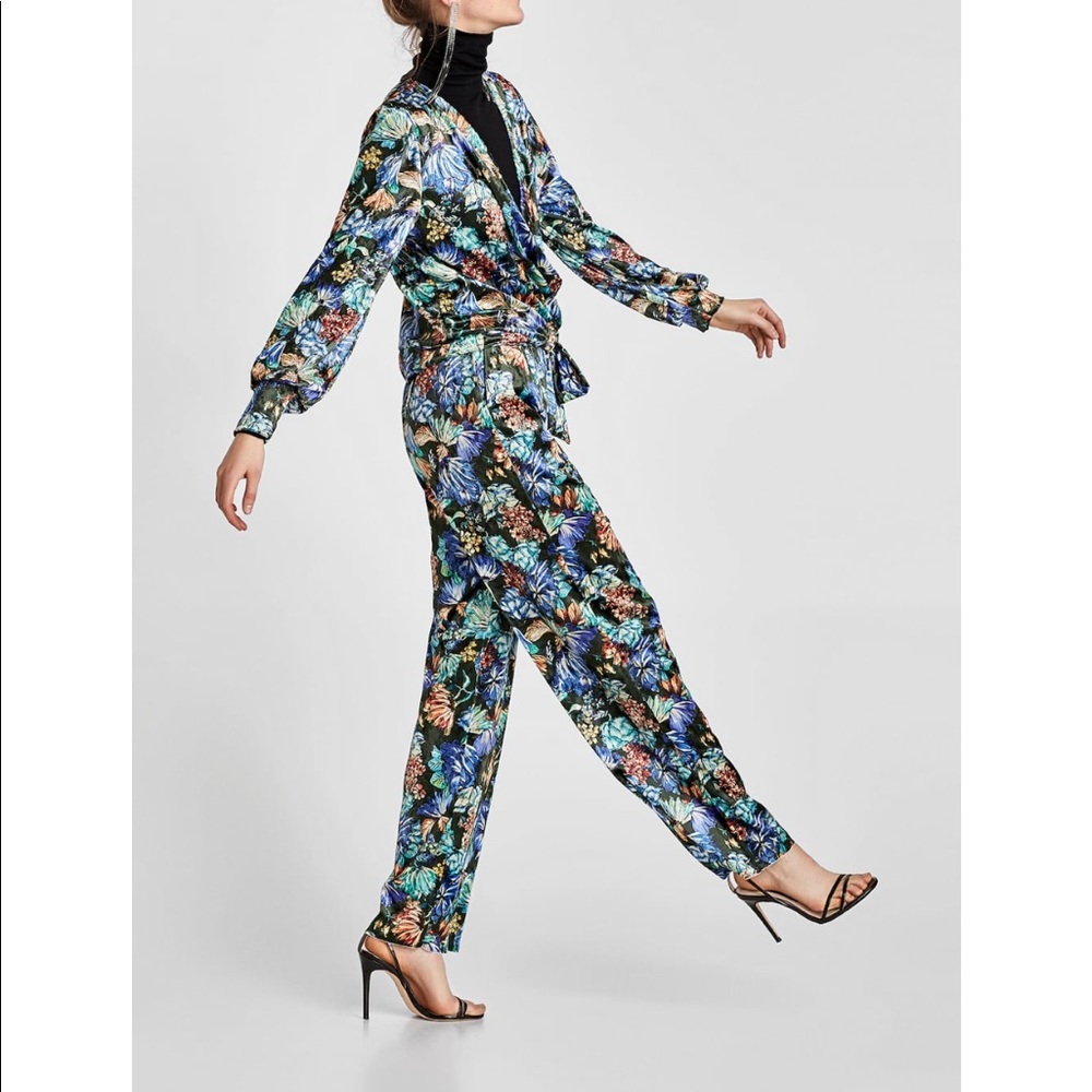 ⭐️⭐️Sale!!! Zara Print Velvet Set